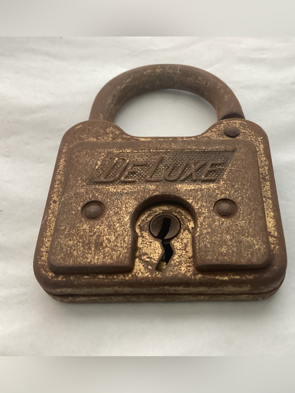 Vtg. De Luxe brass padlock distinctive rectangular shape and textured border.